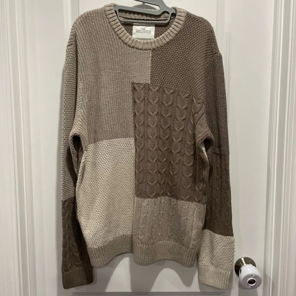 Hollister Men Two-Tone Cable Patch Crew Sweater in Beige Cream Taupe Size Large - Picture 2 of 6
